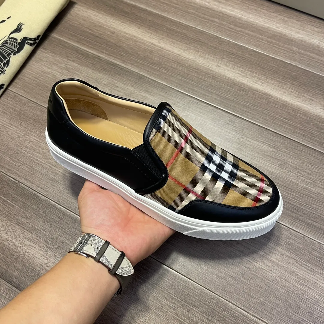 ☕P360💰《BURBERRY》【Original order·Version】Burberry: Top 🔝Purchasing agent🔍🔍The latest men's counter is on sale simultaneously, the original version imported from Italy🔝·Nappa calfskin·Brand totem cloth· Highlighting the (high-end, extravagance, class) travel, home, and best choice" exquisite workmanship (Imported water-dyed leather lining from Italy 🇮🇹), sole: original sole provided by the original factory, ⚠️exclusive double layer Activity·TPR rubber·molded outsole; super comfortable·wear-resistant·non-slip·environmental protection🌳🌳🌳, the real thing is more beautiful🎬The real thing is more beautiful🔍🔍 (high quality·follow the order) You can enter and exit the counter at will: Size: 38·39·40·41·42·43·44 (🎉Customized 45) Welcome to order...☕️
